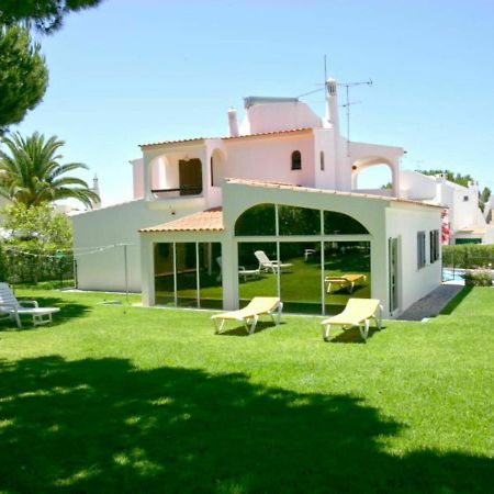 Modern Holiday Home In Quarteira With Swimming Pool エクステリア 写真