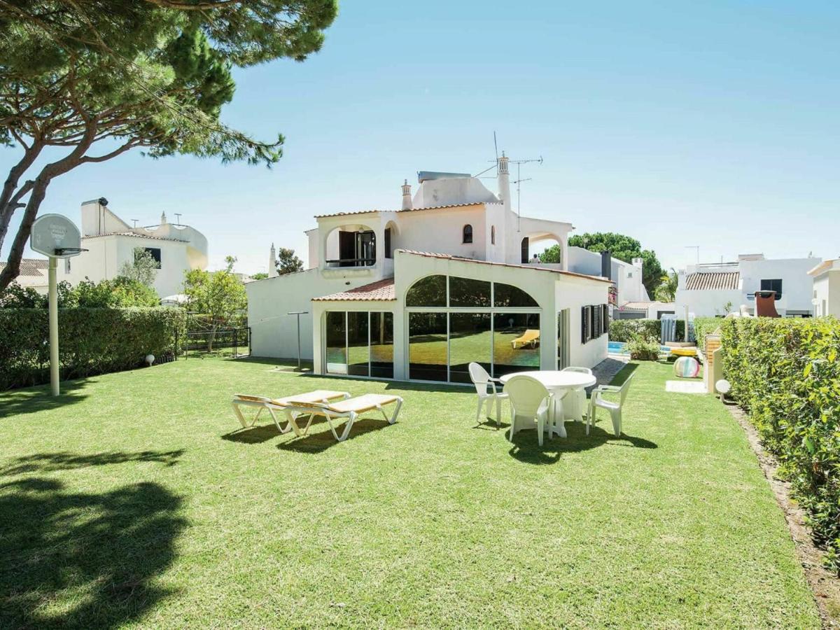 Modern Holiday Home In Quarteira With Swimming Pool エクステリア 写真